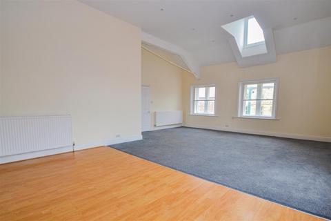 2 bedroom apartment to rent, High Street, Loftus