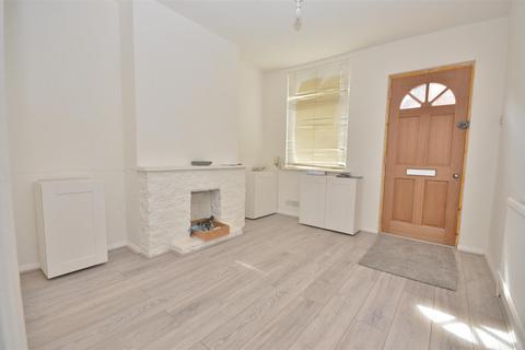 3 bedroom terraced house to rent, North Street, Luton