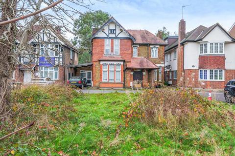 4 bedroom detached house for sale, Chase Side,  London,  N14