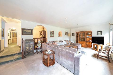 4 bedroom detached house for sale, Chase Side,  London,  N14