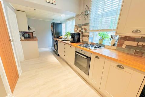 3 bedroom semi-detached house for sale, Sandileigh Avenue, Cheadle