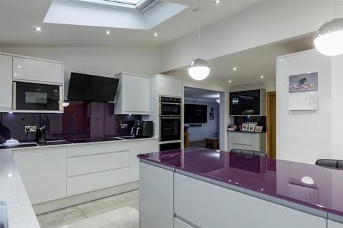 12 Adams Grove, Leek, ST13 8NX