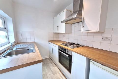 2 bedroom terraced house to rent, Hill Street, Reading