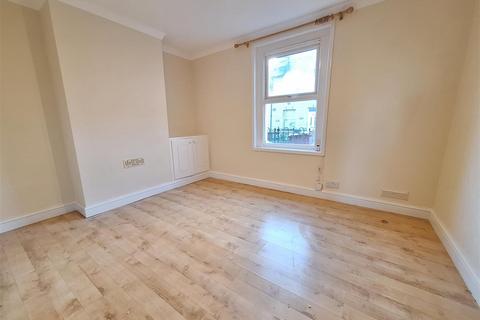 2 bedroom terraced house to rent, Hill Street, Reading