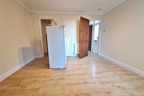 2 bedroom terraced house to rent, Hill Street, Reading