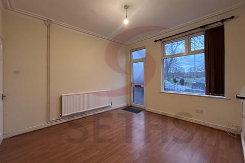 4 bedroom terraced house to rent, Rendell Road, Leicester LE4