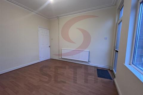 4 bedroom terraced house to rent, Rendell Road, Leicester LE4