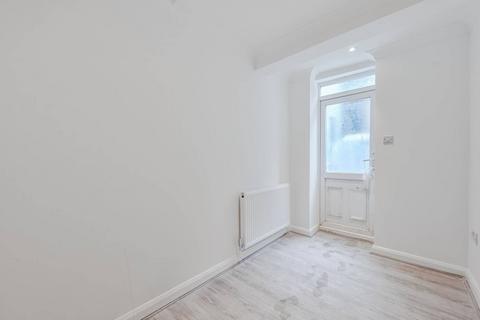 3 bedroom flat to rent, EGLINTON HILL, Woolwich, London, SE18