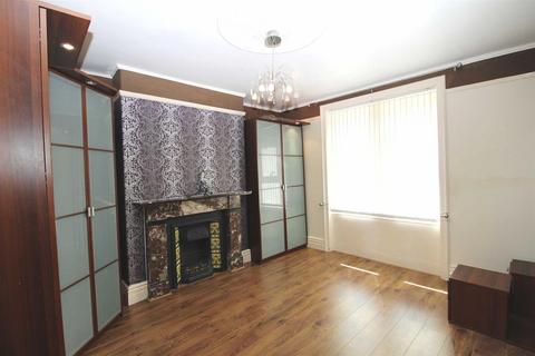 2 bedroom flat to rent, Elsdon Terrace, North Shields