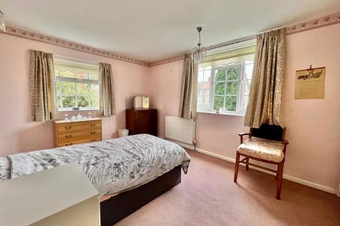 19 Garth End, Collingham, Wetherby, LS22 5BH