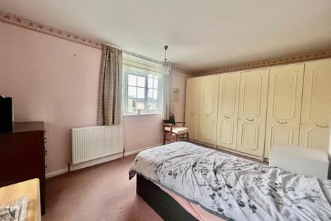 19 Garth End, Collingham, Wetherby, LS22 5BH
