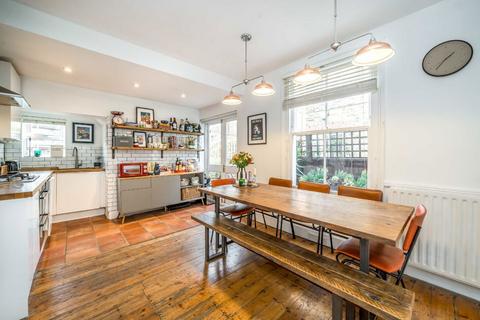 2 bedroom maisonette for sale, Radbourne Road, London SW12