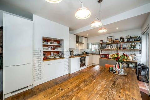 2 bedroom maisonette for sale, Radbourne Road, London SW12