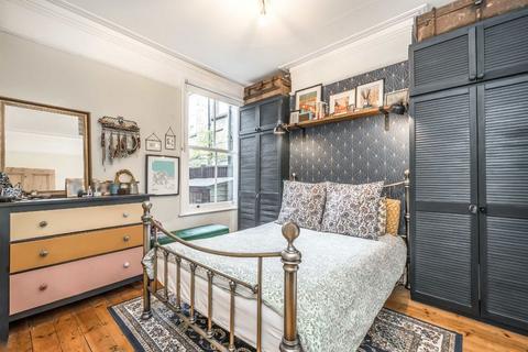 2 bedroom maisonette for sale, Radbourne Road, London SW12