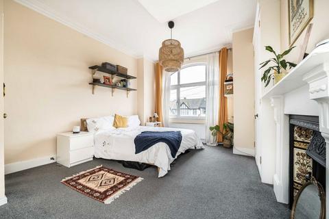 3 bedroom flat for sale, Conyers Road, London SW16