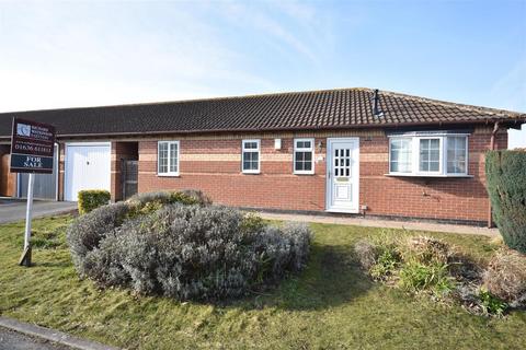 3 bedroom semi-detached bungalow for sale, Holmefield, Farndon, Newark