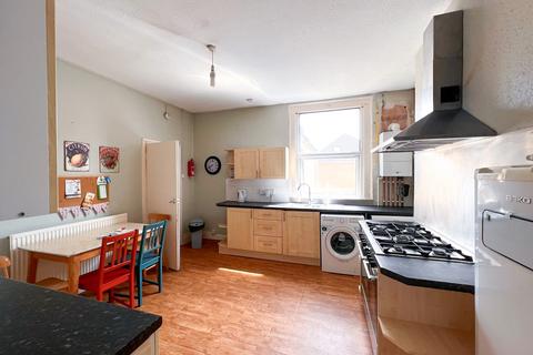 5 bedroom maisonette to rent, High Street, Bristol BS16