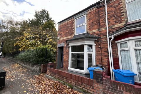 2 bedroom end of terrace house to rent, Chanterlands Avenue, Hull HU5