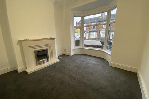 2 bedroom end of terrace house to rent, Chanterlands Avenue, Hull HU5