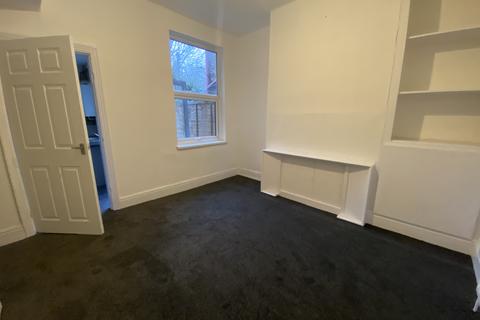 2 bedroom end of terrace house to rent, Chanterlands Avenue, Hull HU5