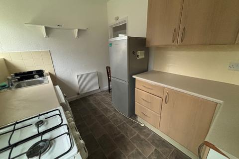 2 bedroom flat to rent, Sandringham Drive, Leeds, West Yorkshire, UK, LS17