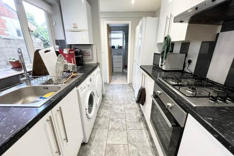 5 bedroom terraced house to rent, Brighton Road, Reading