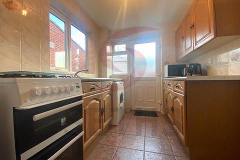 3 bedroom semi-detached house to rent, Trevino Drive, Leicester LE4