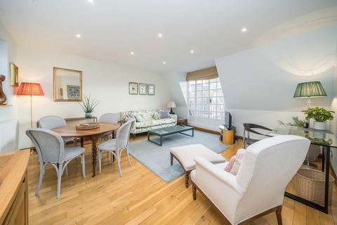 Flat B, Queen Court Queen Square, London, WC1N 3BA