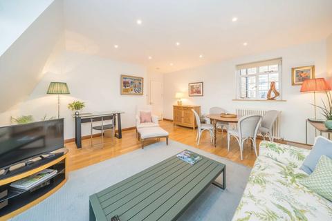 Flat B, Queen Court Queen Square, London, WC1N 3BA