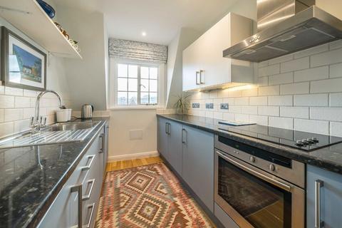 Flat B, Queen Court Queen Square, London, WC1N 3BA