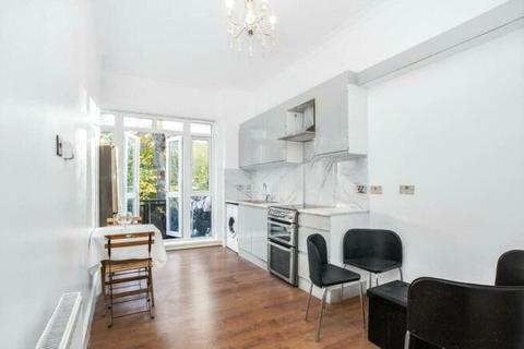 1 bedroom maisonette to rent, Richmond Road, London, E8