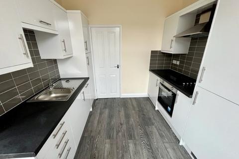 2 bedroom terraced house to rent, Crownest Road, Bingley, BD16