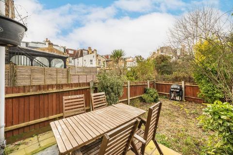 2 bedroom flat to rent, Penwith Road, London SW18