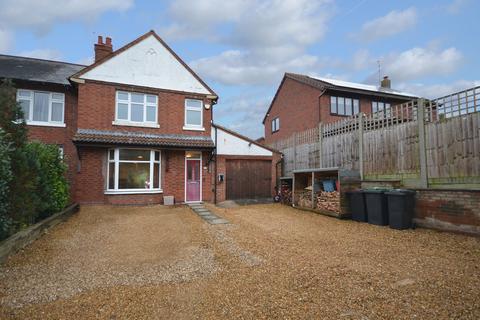 4 bedroom end of terrace house for sale, Manor Farm Road, Raunds