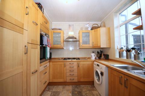 3 bedroom end of terrace house to rent, Bury Street West, N9