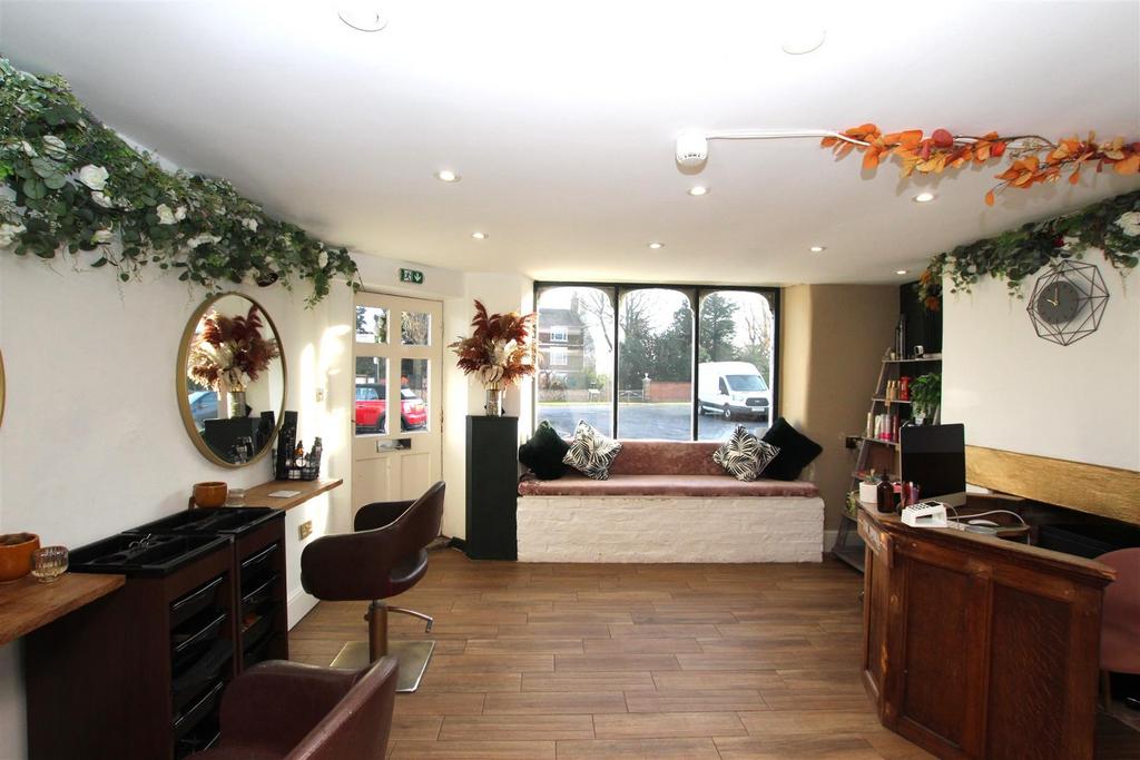 Salon or Potential Living Room - b.JPG