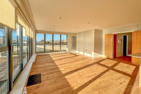 2 bedroom penthouse for sale, CROWSTONE AVENUE, Chalkwell