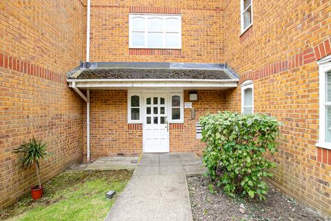 2 bedroom flat to rent, New Road, Mitcham, CR4