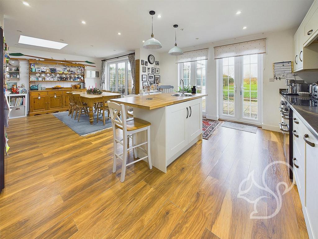 Kitchen/Dining Area