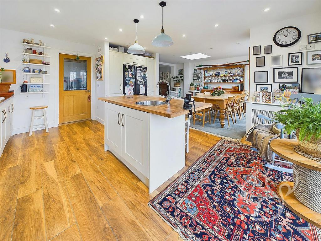 Kitchen/Dining Area