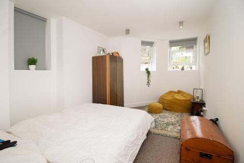 3 bedroom flat to rent, Jerningham Road, London, SE14