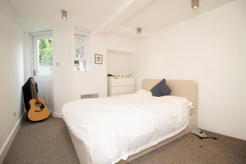 3 bedroom flat to rent, Jerningham Road, London, SE14