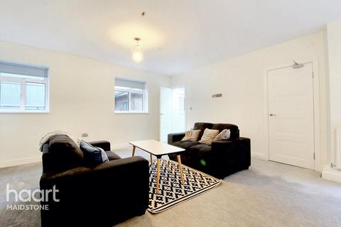 2 bedroom apartment to rent, Rose Yard, Kent