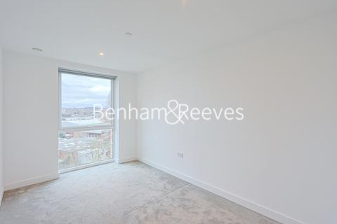 2 bedroom apartment to rent, Beresford Avenue, Grand Union HA0