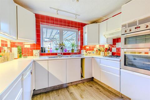 3 bedroom semi-detached house for sale, North Trade Road, Battle