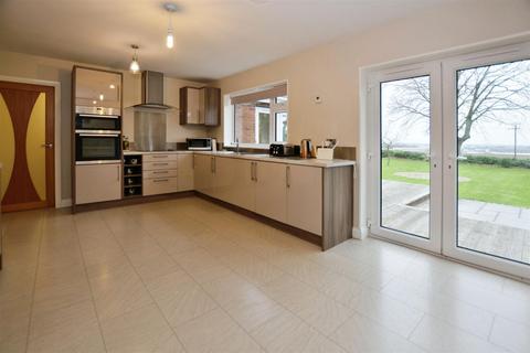 4 bedroom detached bungalow for sale, Burton Road, Flixborough