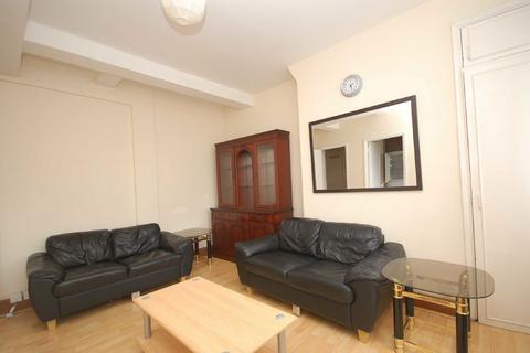 2 bedroom flat to rent, Arnold Estate, London SE1