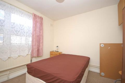 2 bedroom flat to rent, Arnold Estate, London SE1