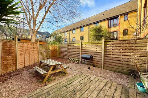 4 bedroom house share to rent, Kennet Street, London E1W