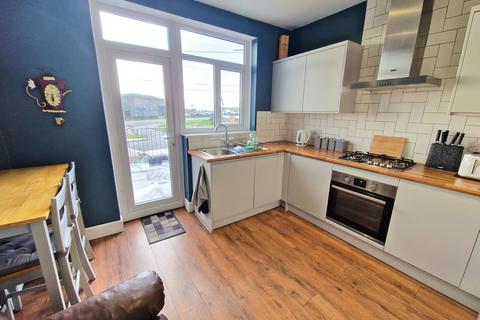 2 bedroom flat for sale, WELLFIELD AVENUE, PORTHCAWL, CF36 5TP